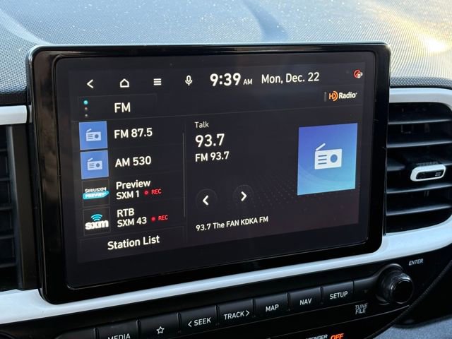 Used 2023 Hyundai Venue Limited image 13