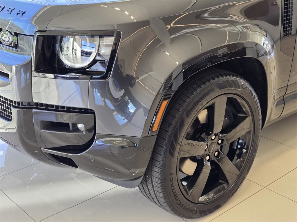 New 2026 Land Rover Defender 130 X-Dynamic SE image 6