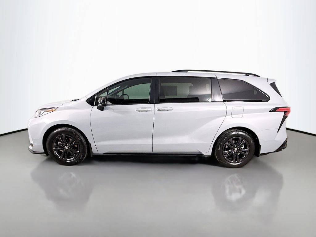 Certified 2025 Toyota Sienna XSE image 4
