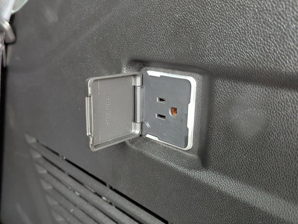 Used 2023 GMC Yukon SLT image 33