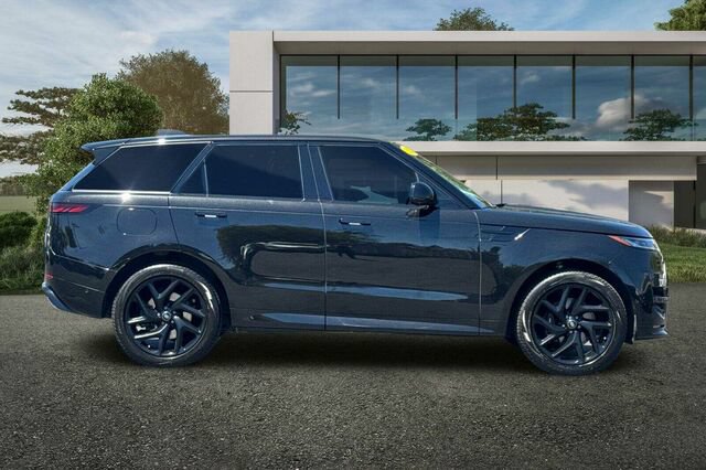 Used 2024 Land Rover Range Rover Sport Dynamic SE AWD/4WD image 3