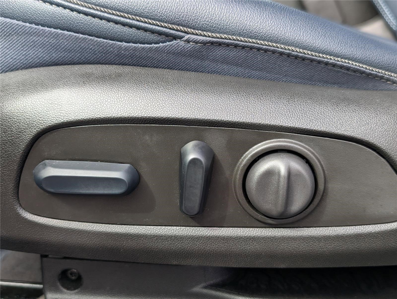 Used 2023 Chevrolet Bolt EUV Premier image 20