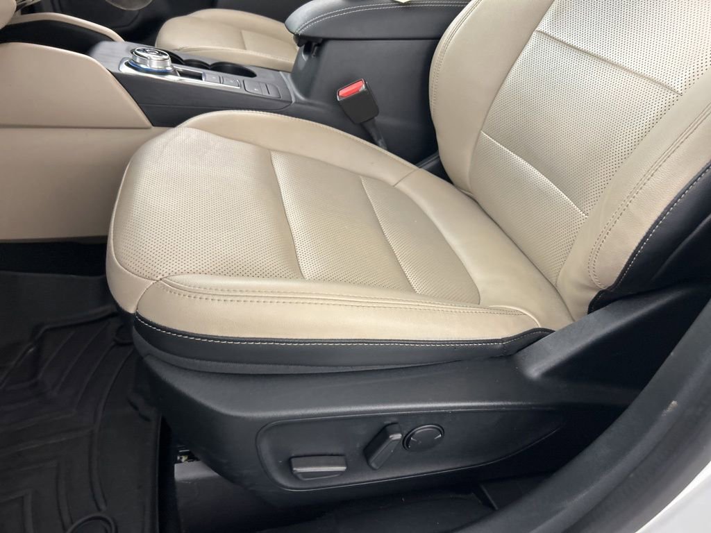 Used 2021 Ford Escape SEL w/ Technology Package AWD/4WD image 25