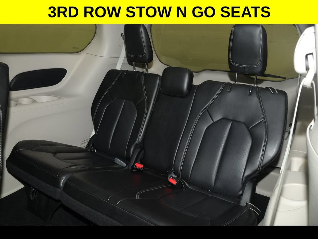 Used 2023 Chrysler Pacifica Touring-L FWD image 12
