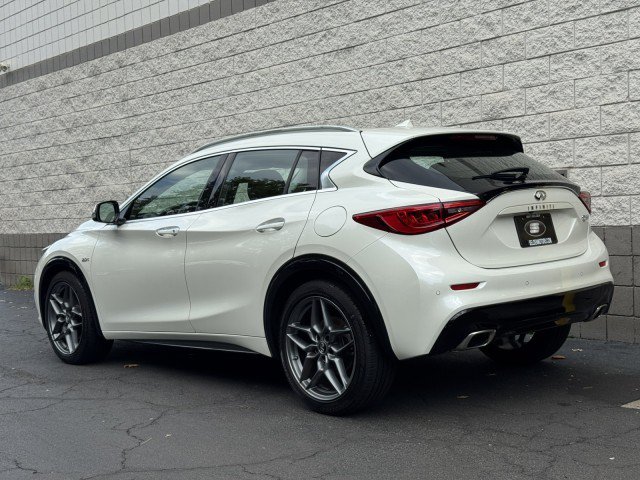 Used 2018 INFINITI QX30 Premium w/ Navigation Package FWD image 2
