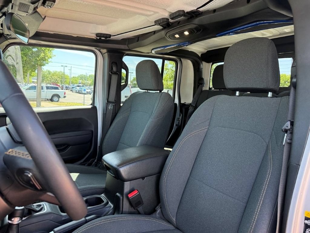 Used 2024 Jeep Gladiator Sport AWD/4WD image 13