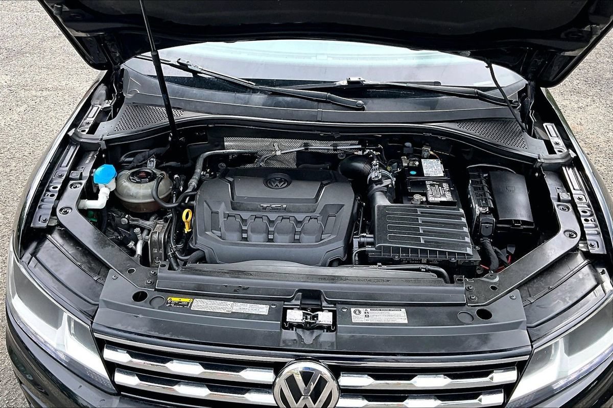 Used 2018 Volkswagen Tiguan SE w/ Panoramic Sunroof Package AWD/4WD image 37