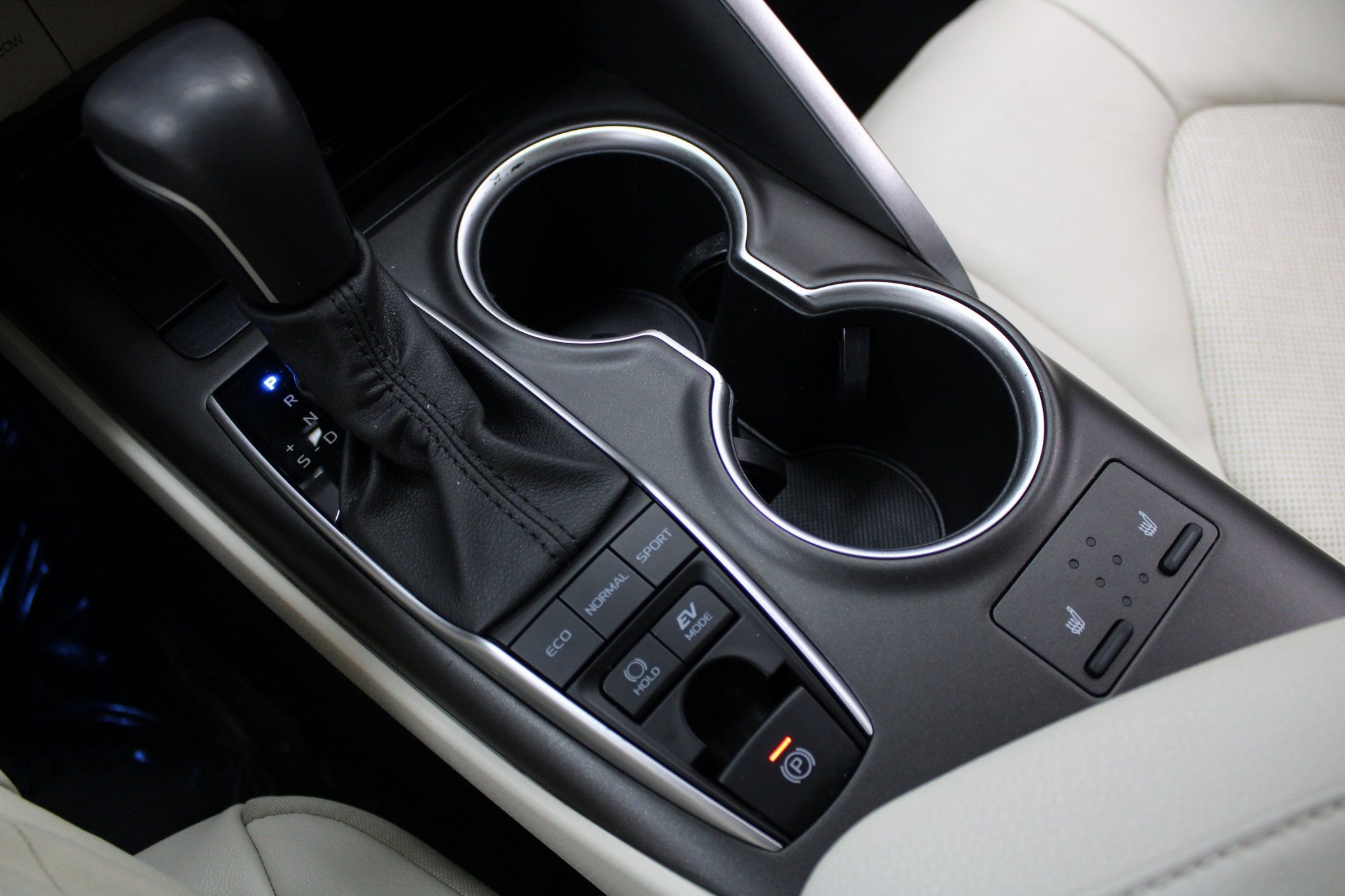 Used 2023 Toyota Camry XLE image 38