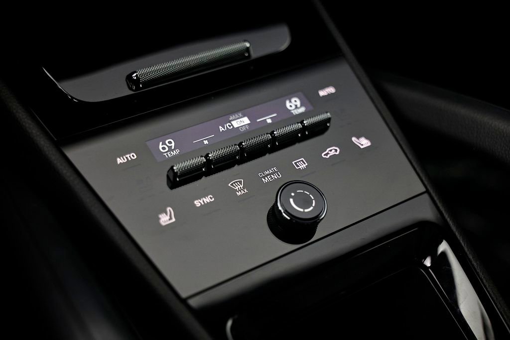 Certified 2024 Porsche Cayenne AWD/4WD image 41