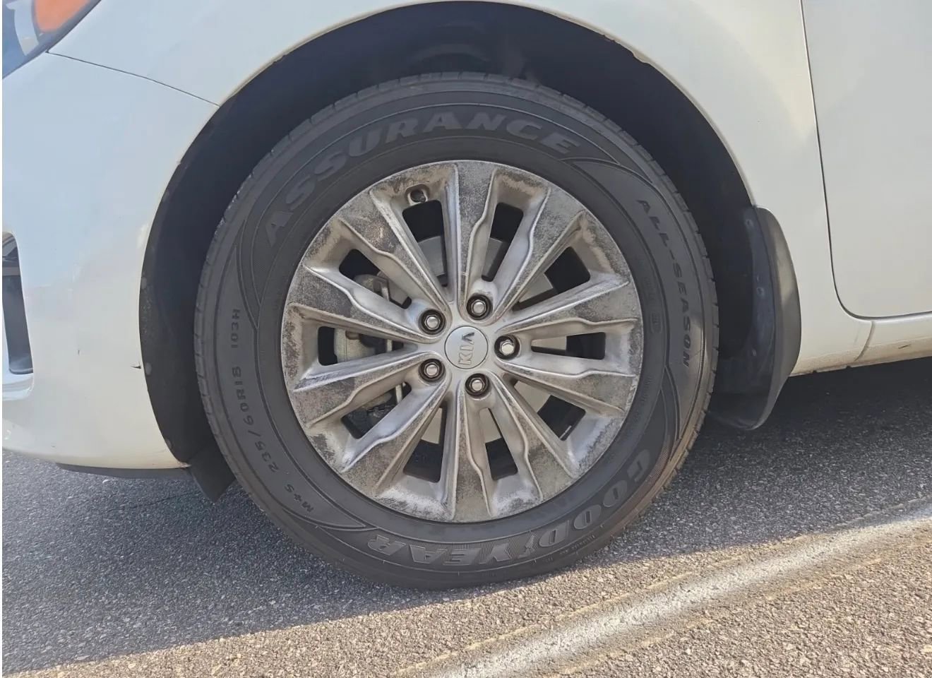 Used 2016 Kia Sedona EX FWD image 2