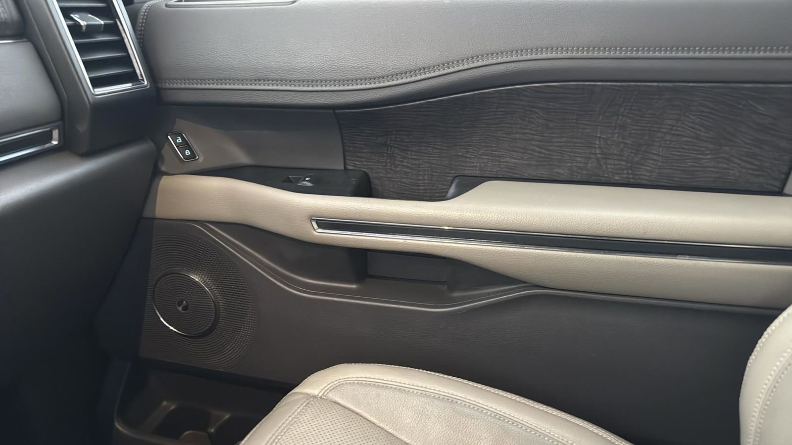 Certified 2020 Ford Expedition Limited w/ Equipment Group 301A image 24