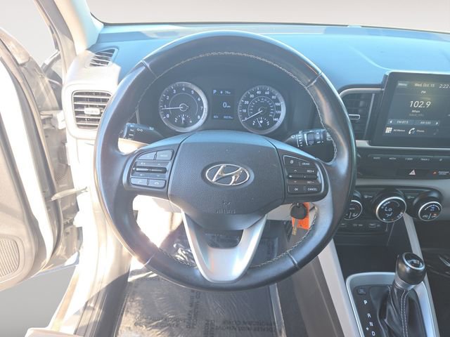 Used 2022 Hyundai Venue SEL image 12