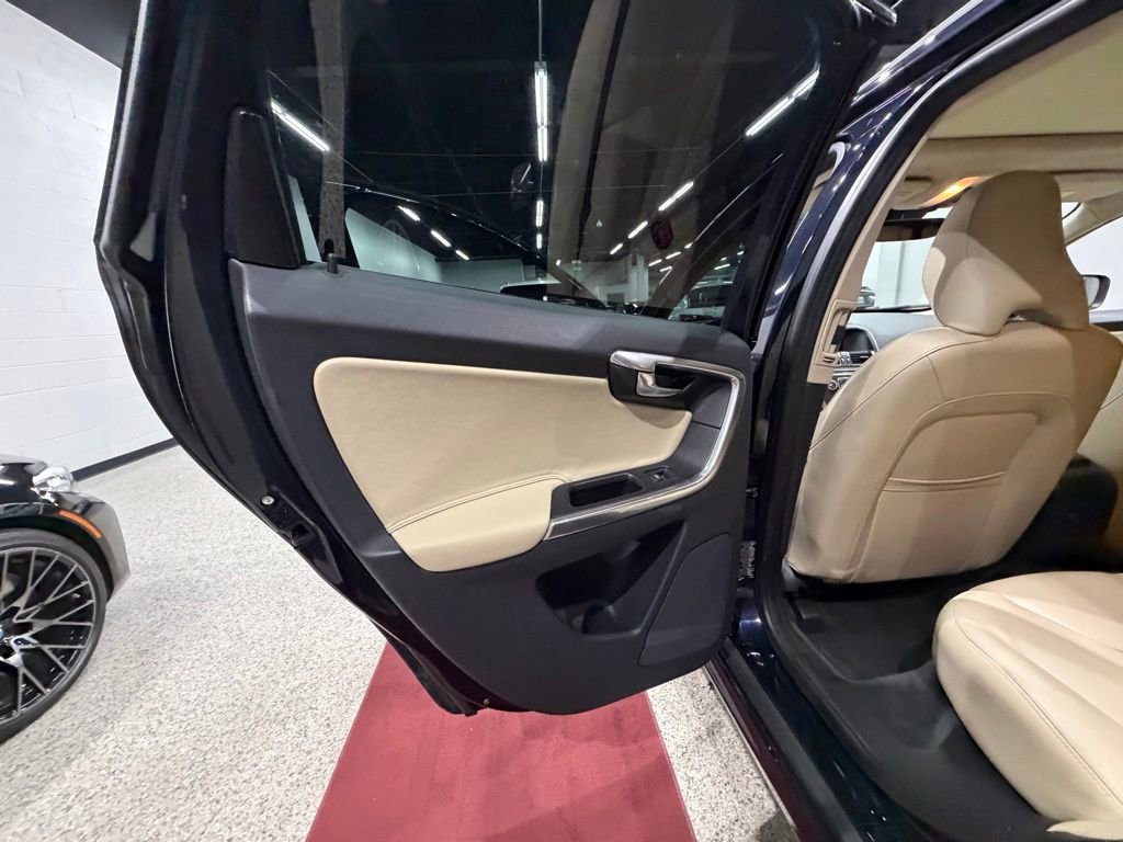 Used 2016 Volvo XC60 T6 Platinum w/ Climate Package AWD/4WD image 23