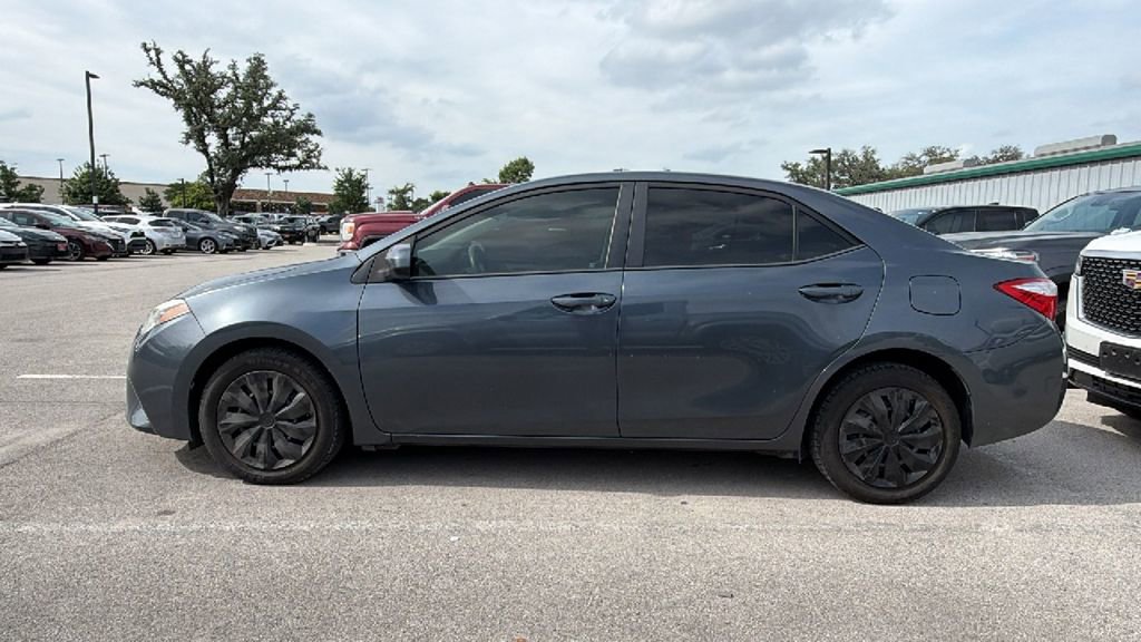Used 2015 Toyota Corolla LE FWD image 9