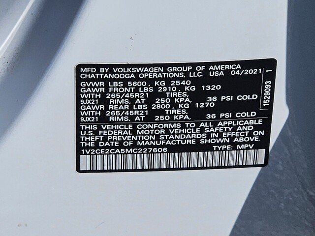 Certified 2021 Volkswagen Atlas Cross Sport SEL R-Line FWD image 30