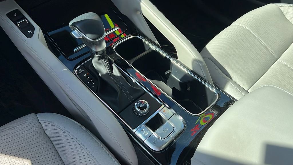 Used 2025 Kia Telluride EX w/ EX Captain's Chair Package image 13