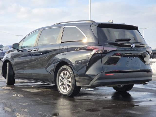 Used 2024 Toyota Sienna XLE image 21