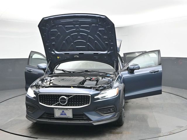 Used 2023 Volvo V60 B5 Cross Country Plus image 52