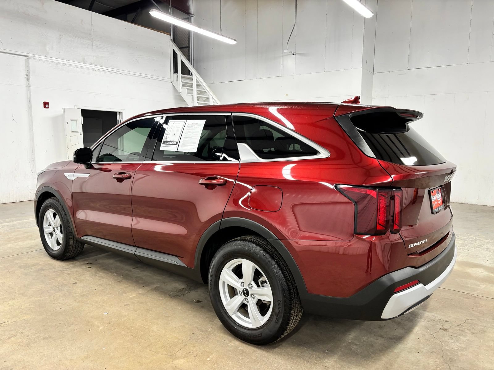 Used 2025 Kia Sorento LX FWD image 5