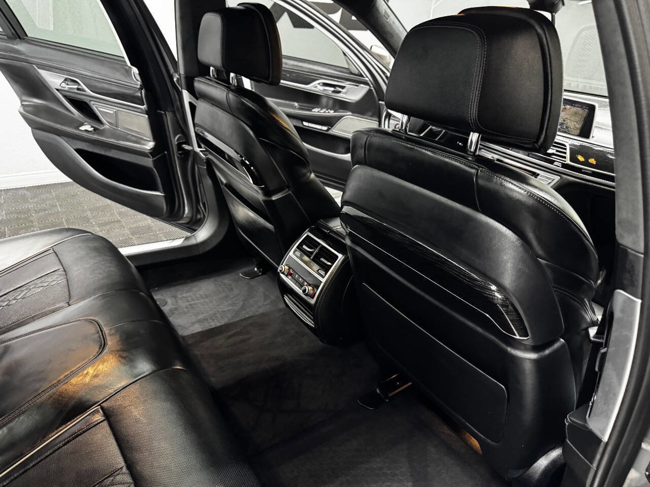 Used 2016 BMW 750i image 46