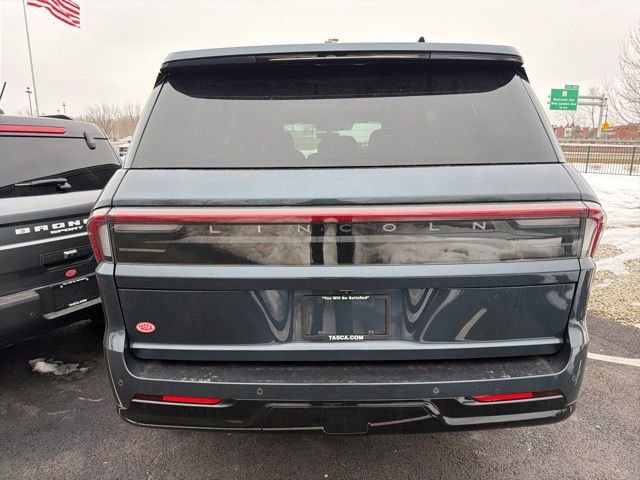 New 2026 Lincoln Navigator Reserve w/ Jet Appearance Package image 4