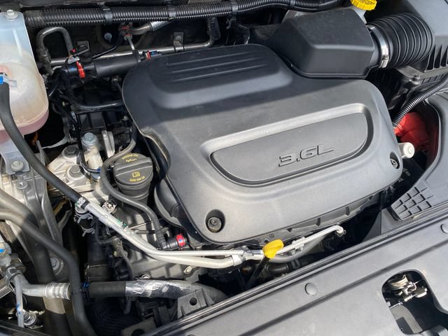 Used 2024 Chrysler Pacifica Touring-L FWD image 19