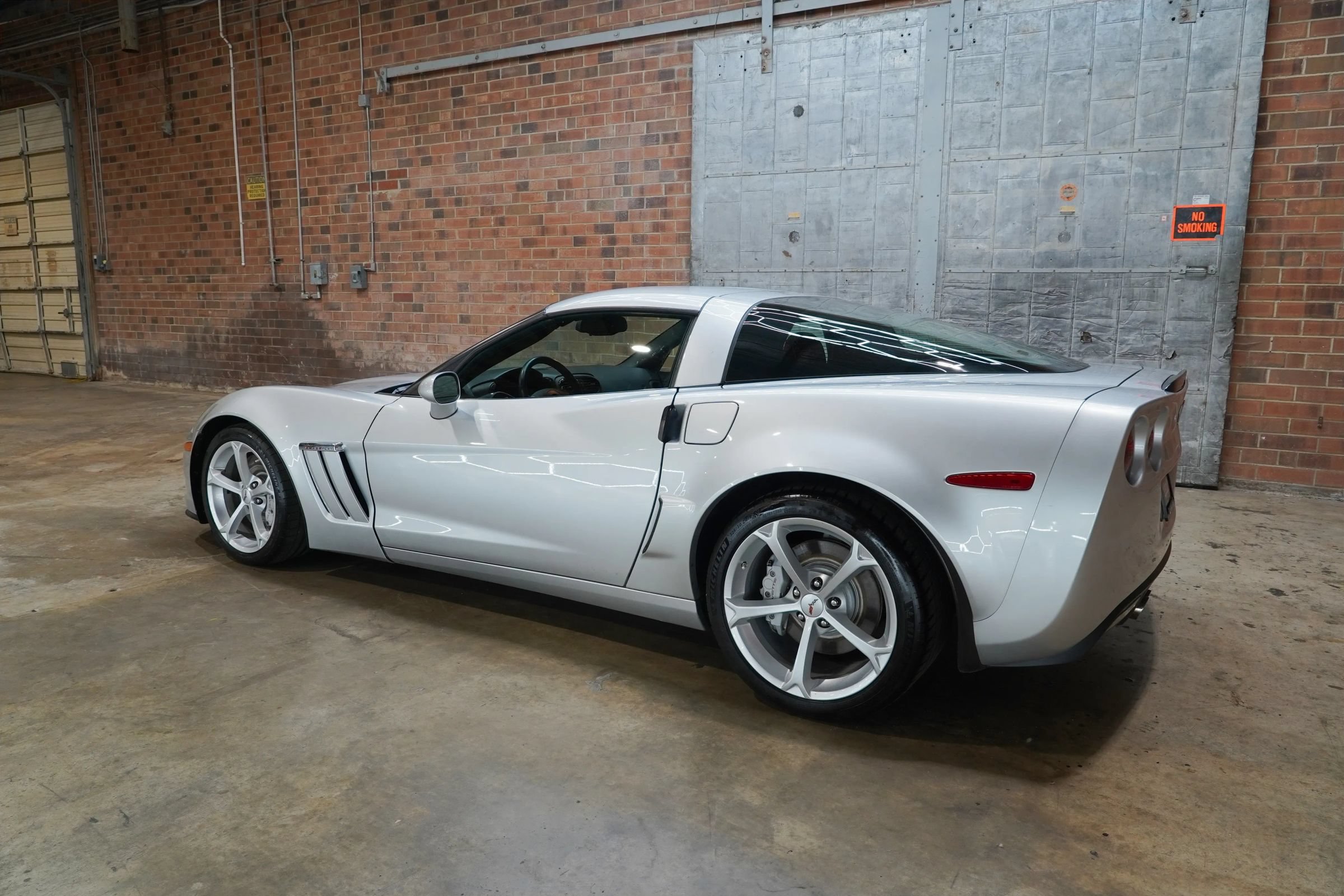 Used 2010 Chevrolet Corvette Grand Sport w/ Preferred Equipment Group RWD image 11