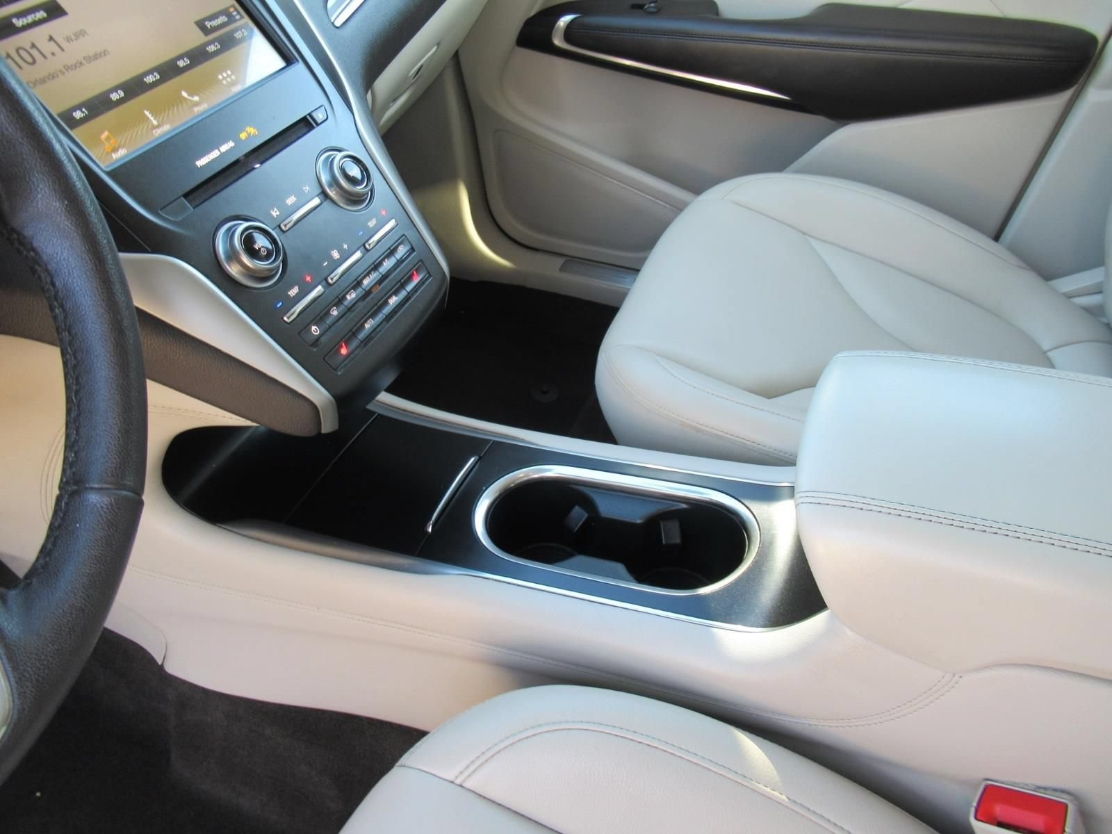 Used 2019 Lincoln MKC Premiere FWD image 17