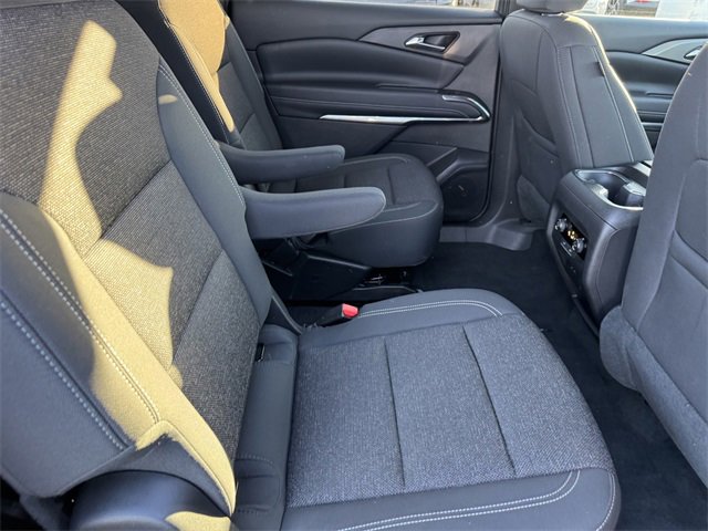 Used 2025 Chevrolet Traverse LT image 7