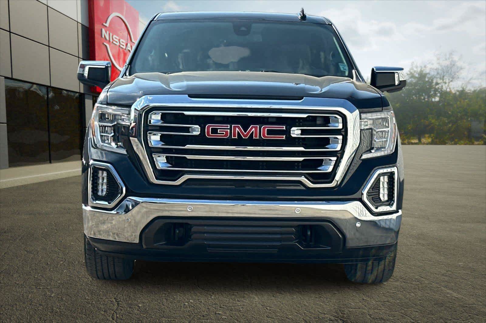 Used 2019 GMC Sierra 1500 SLT w/ SLT Premium Plus Package AWD/4WD image 11