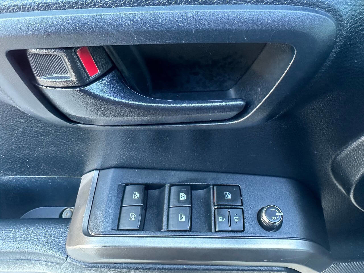 Used 2016 Toyota Tacoma SR5 w/ SR5 Appearance Package (SN) AWD/4WD image 21