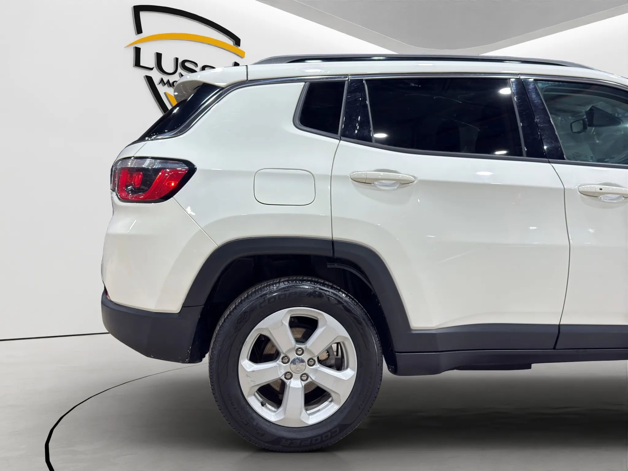 Used 2019 Jeep Compass Latitude image 31