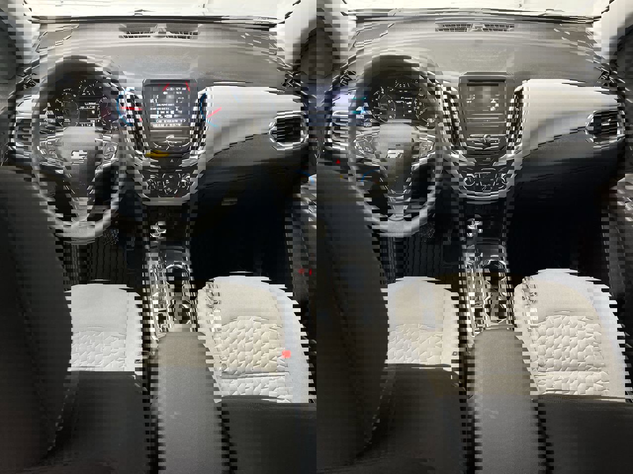 Used 2018 Chevrolet Equinox LS image 4