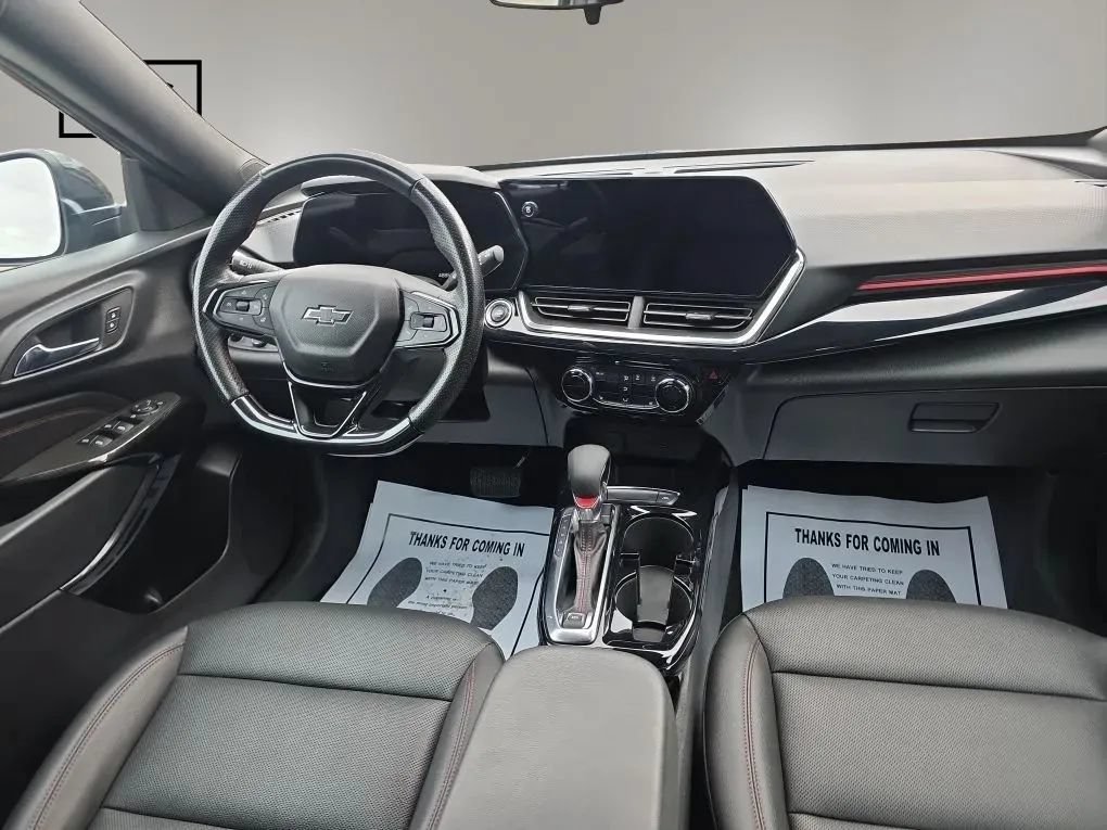Used 2024 Chevrolet Trax RS FWD image 14