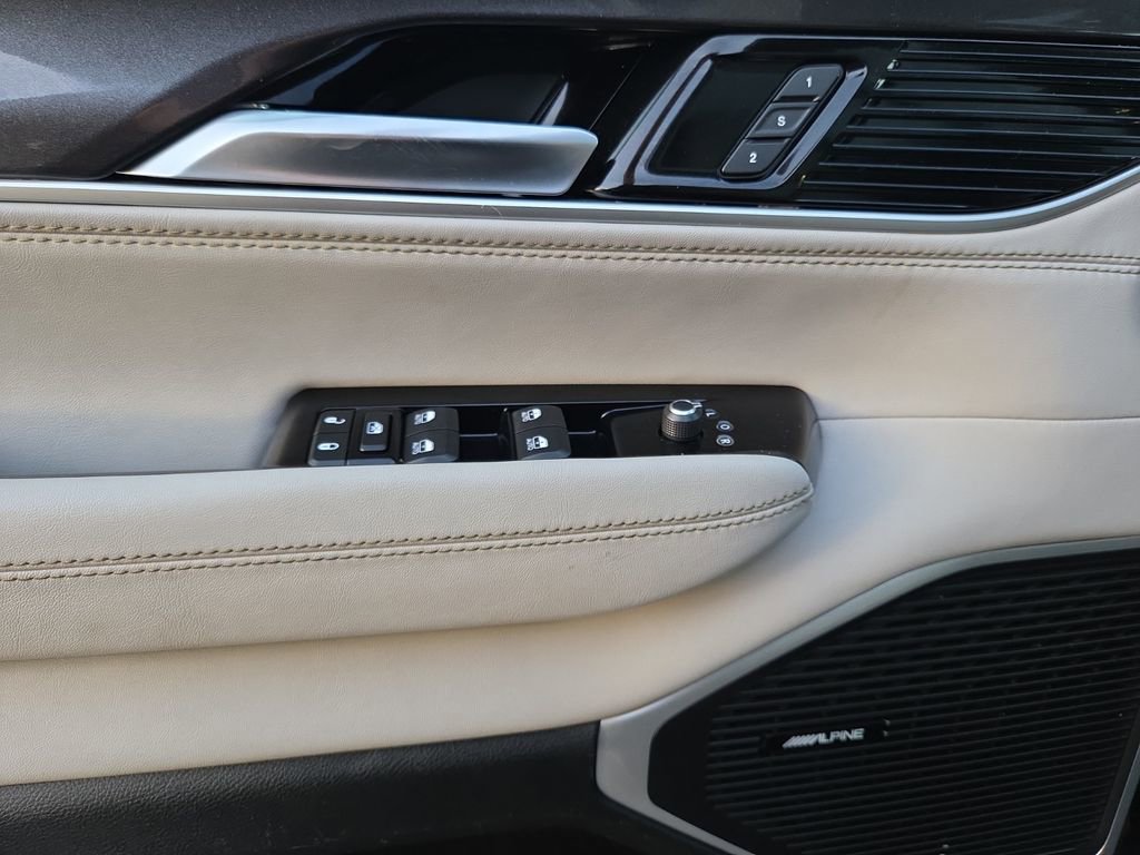 Used 2023 Jeep Wagoneer 2WD w/ Premium Group I image 17