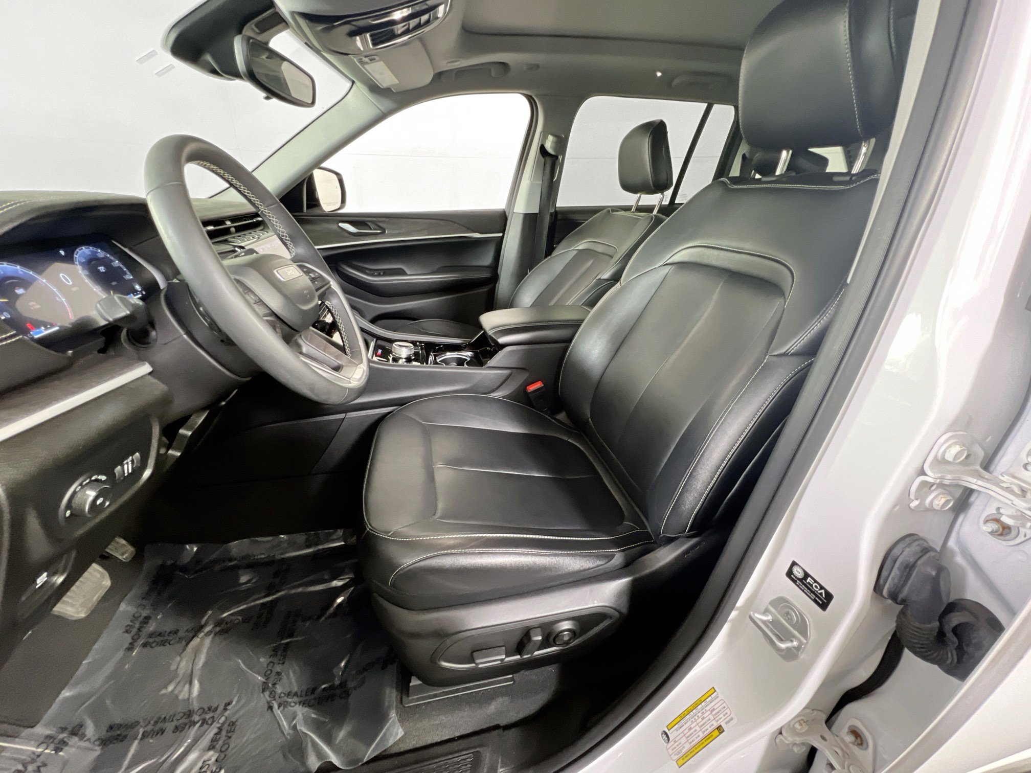 Used 2023 Jeep Grand Cherokee Limited image 21