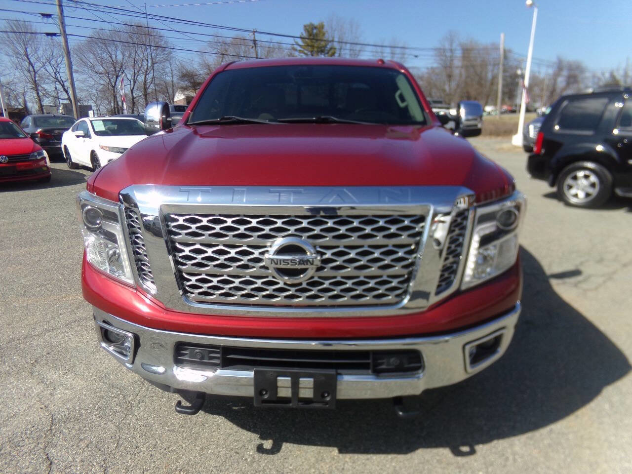 Used 2019 Nissan Titan SL image 3