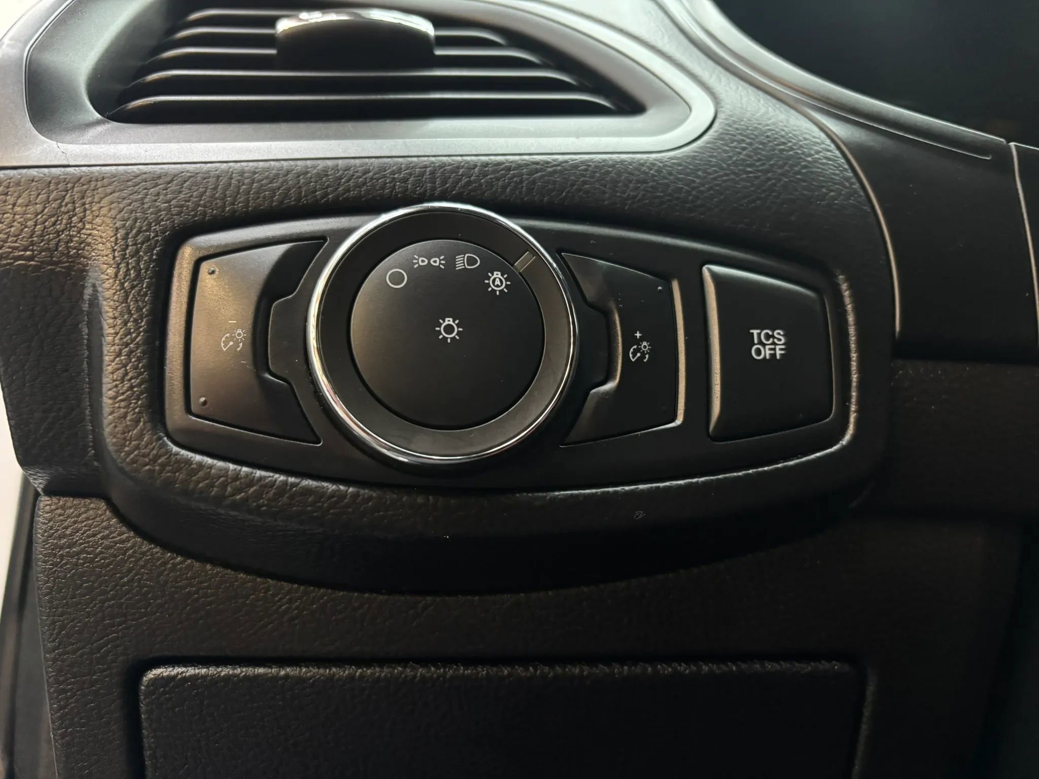 Used 2020 Ford Edge SE AWD/4WD image 18