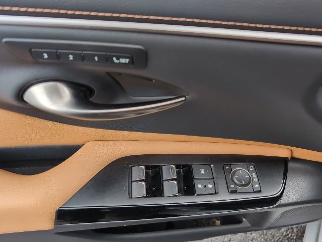 Certified 2023 Lexus ES 300h w/ Premium Package image 12