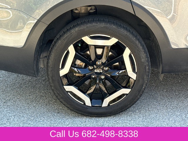 Used 2025 Kia Telluride EX w/ EX Captain's Chair Package FWD image 9