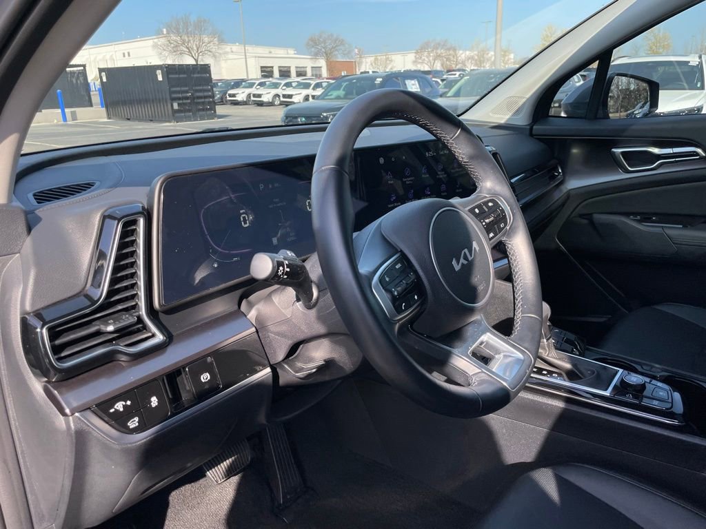 Used 2025 Kia Sportage EX w/ Premium Package image 28