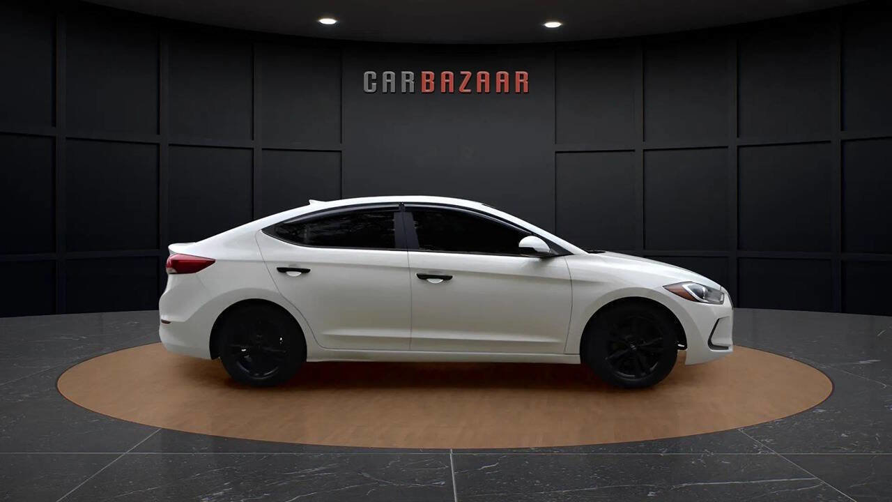 Used 2017 Hyundai Elantra SE image 9