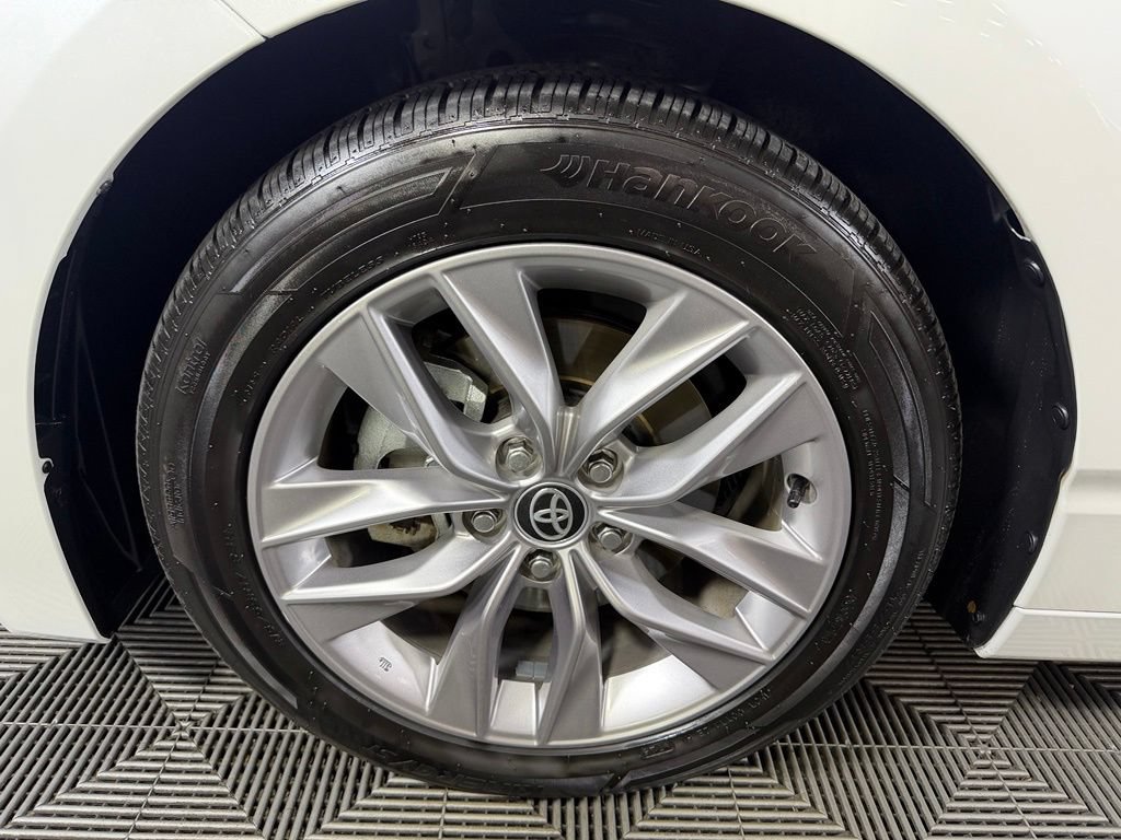 Used 2021 Toyota Avalon XLE w/ Carpet Mat Package (TMS) FWD image 13