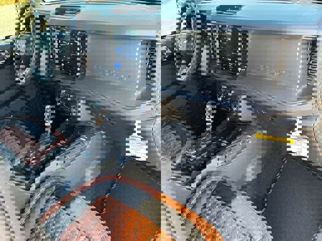 New 2025 Ford Bronco 4-Door image 13