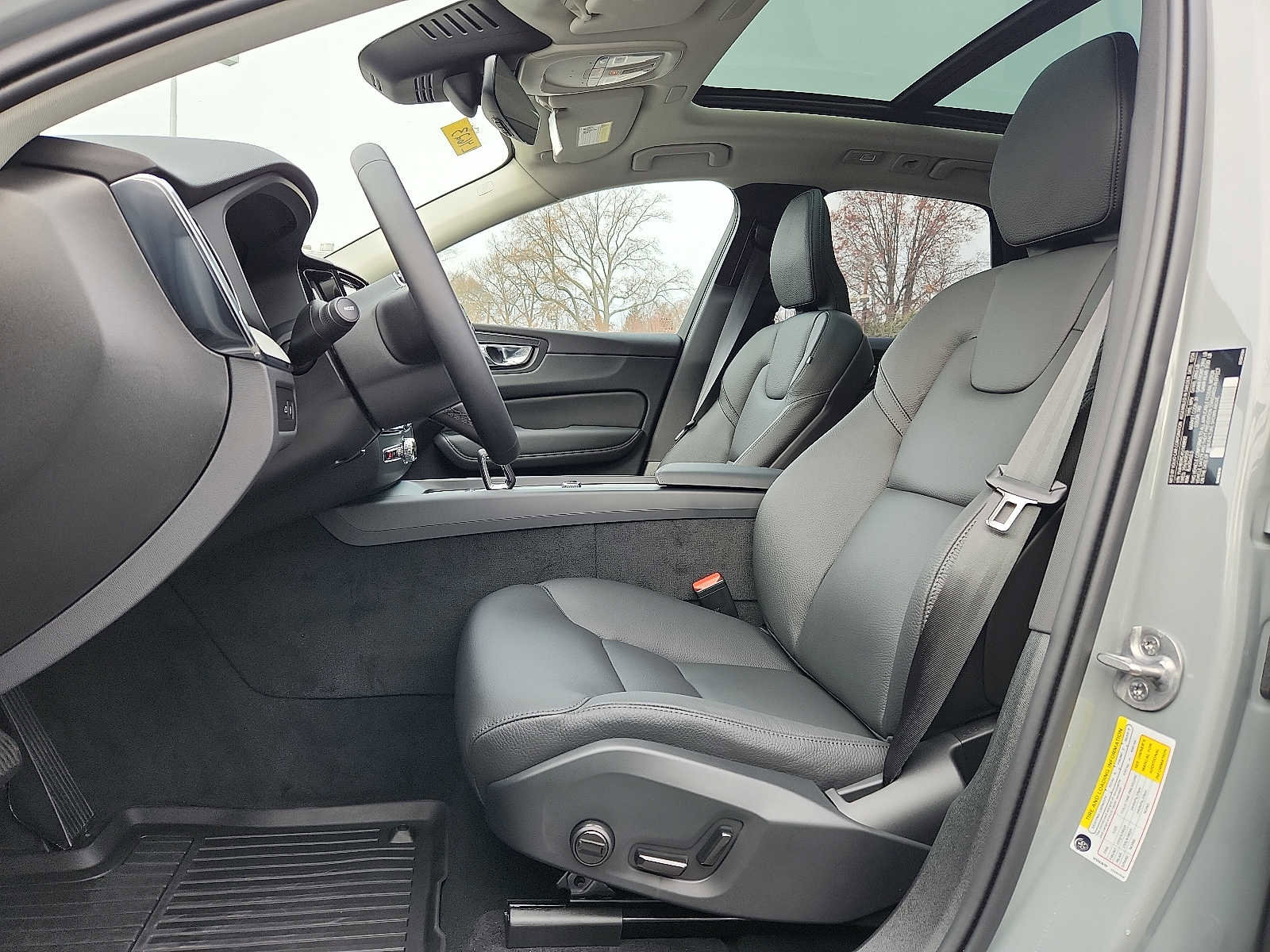 Used 2025 Volvo XC60 T8 Plus w/ Protection Package Premier image 13