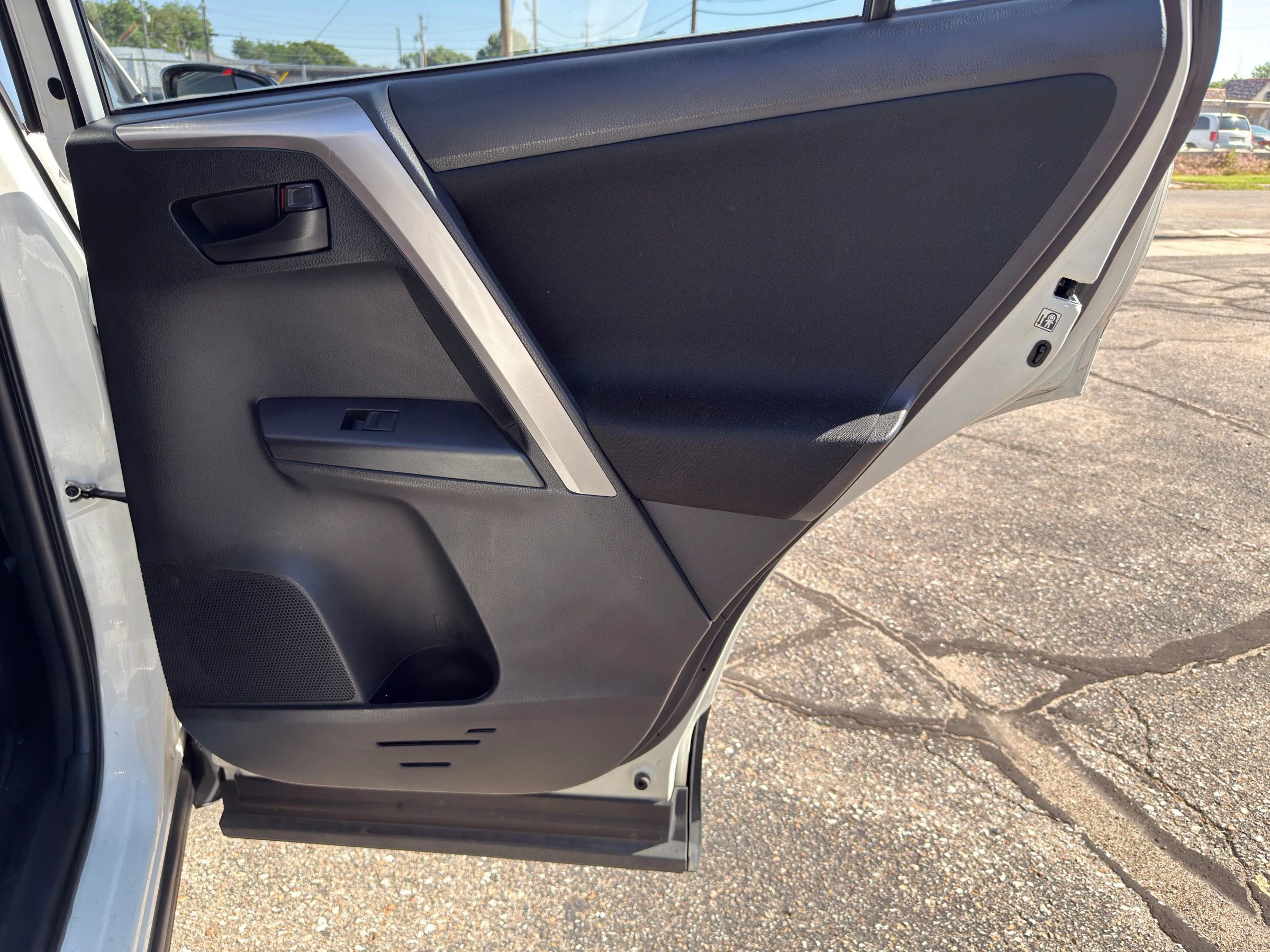 Used 2018 Toyota RAV4 LE w/ All Weather Liner Package AWD/4WD image 25