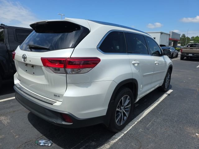 Used 2017 Toyota Highlander XLE FWD image 6