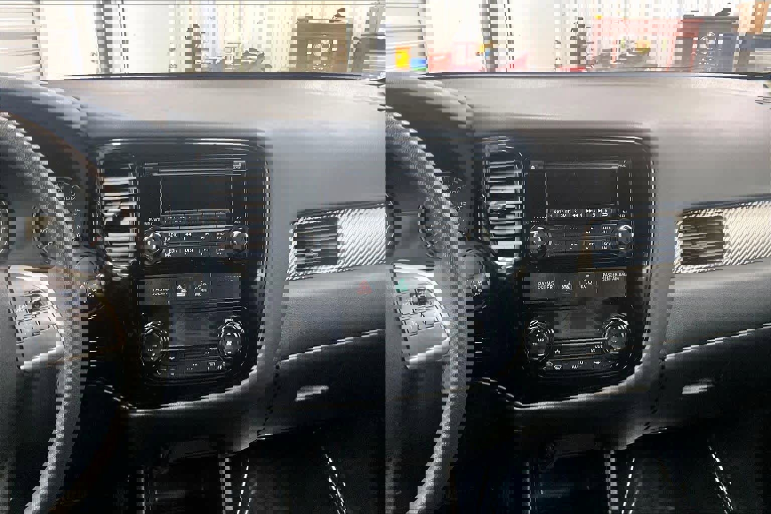 Used 2014 Mitsubishi Outlander ES image 7