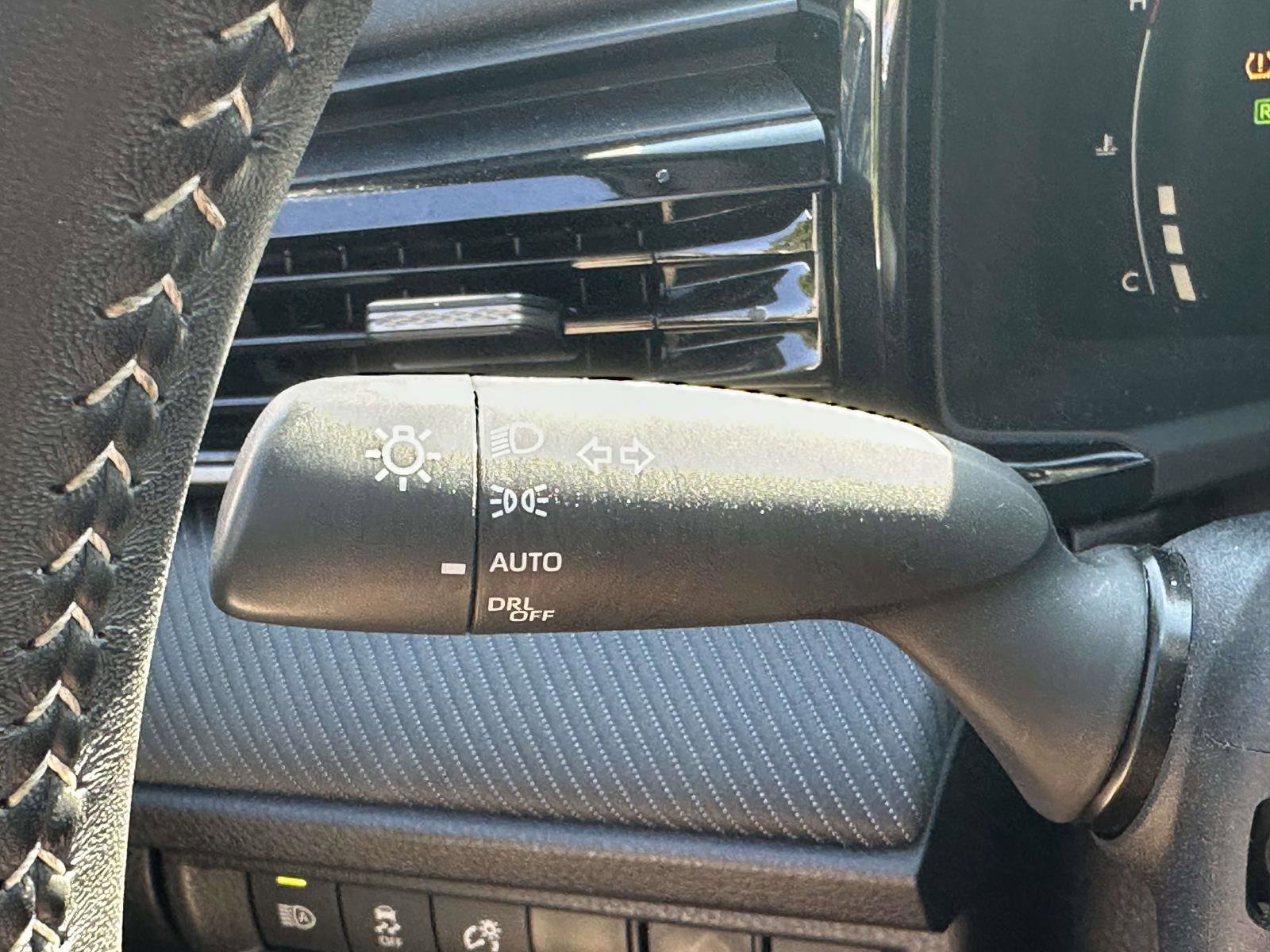 Used 2025 Toyota Camry SE image 33