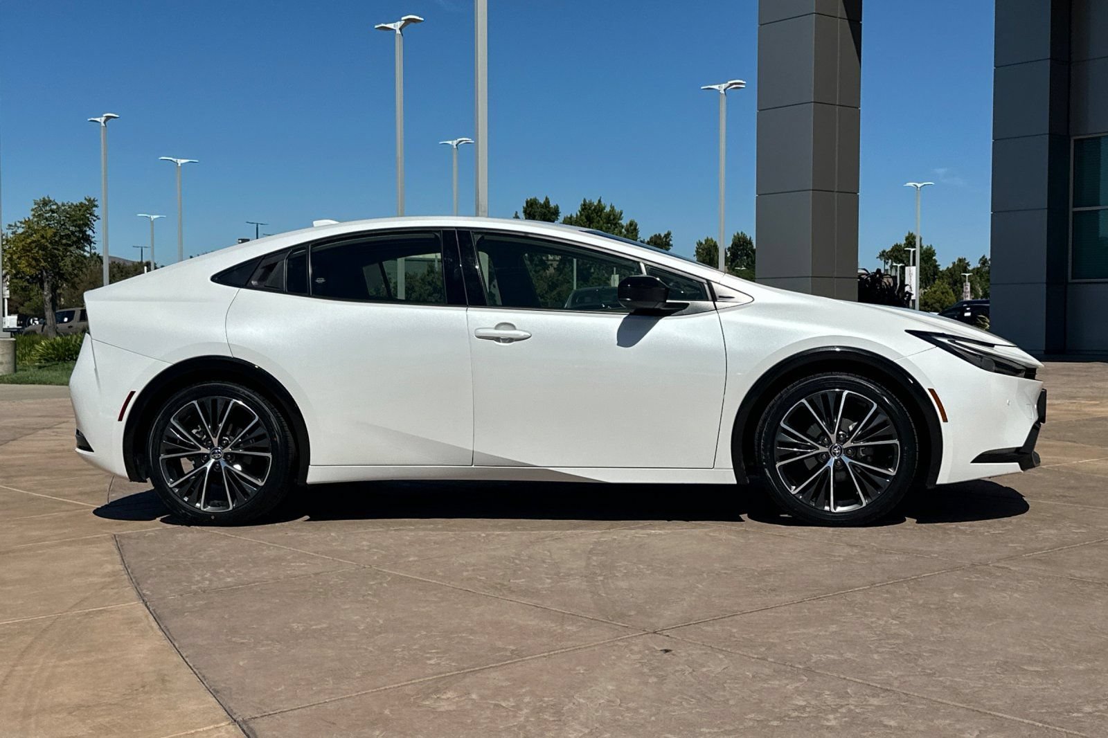 Certified 2023 Toyota Prius XLE FWD image 3